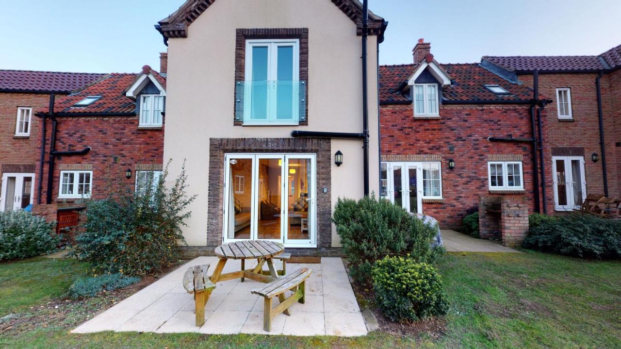 Family Tides At The Bay Filey, Sleeps 5-6, 2 Dogs Welcome For Free Too * Filey